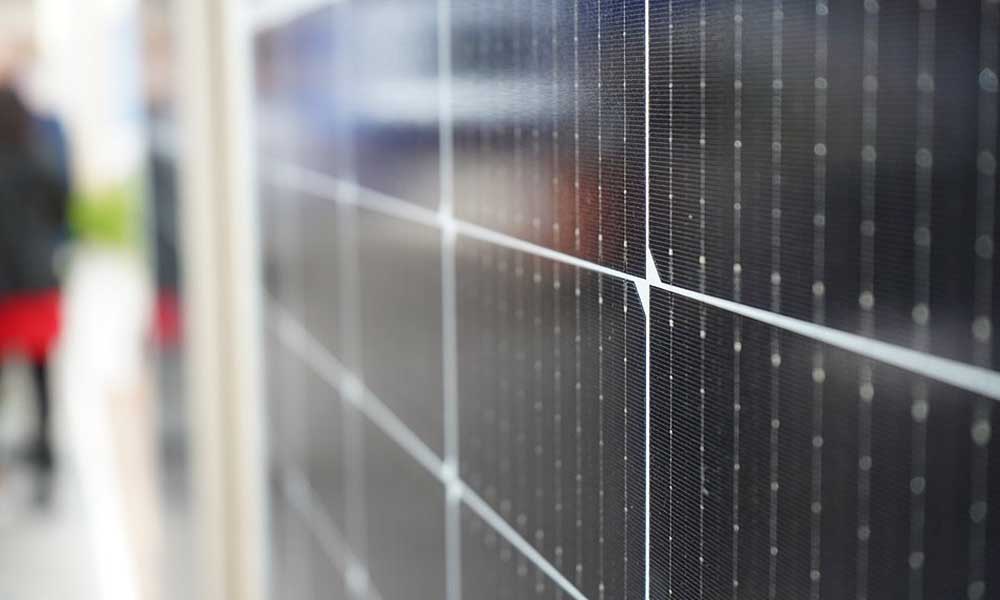 Şubat ayında Madrid'te düzenlenen Genera 2023'te güneş enerjisi teknolojisi sergileniyor.