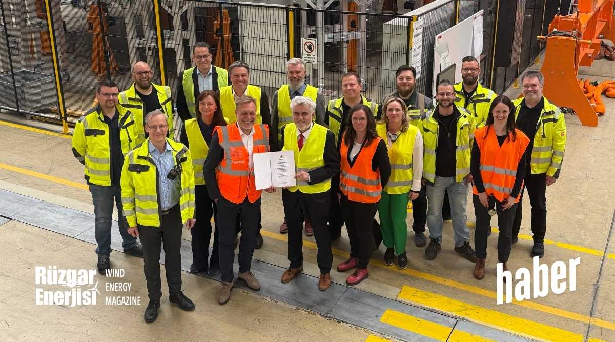 Magdeburg’daki üretim tesisine gerçekleştirilen ziyarette, Saksonya-Anhalt Eyaleti Bilim, Enerji, İklim Koruma ve Çevre Bakanı Prof. Dr. Armin Willingmann.