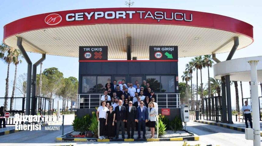 1. Denizüstü RES Limanlar Toplantısı Katılımcıları (Fotoğraf: Mesut Kul / Rüzgar Enerjisi Dergisi)