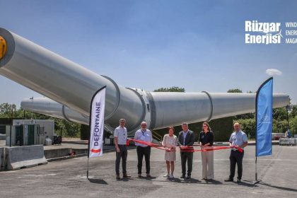 Soldan sağa: Thyssenkrupp Rothe Erde Batı Bölgesi Rüzgâr OEM’leri Bölge Başkanı Matthieu Allais, Defontaine Qingdao CEO’su Franck Douillard, Pays de la Loire Bölge Konseyi Başkan Yardımcısı Claire Hugues, Defontaine Group CEO’su Mathieu Laumonier, Thyssenkrupp Rothe Erde CEO’su Lisbeth Jacobs ve Defontaine Group Rollix Wind Solutions Teknik Direktörü Olivier Deudé. Fotoğraf: Angies’ Eye / Defontaine Group