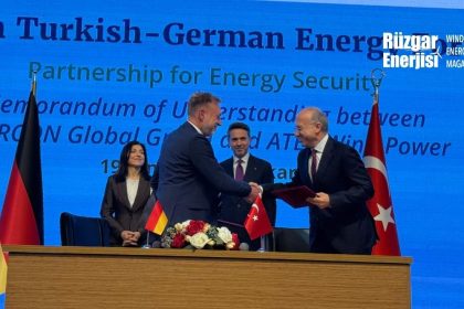 Türk-Alman Enerji Forumu kapsamında Ankara'da düzenlenen imza töreninde (soldan sağa): Katherina Reiche, Heiko Juritz, Dr. Alparslan Bayraktar ve Mahmut Güldoğan.